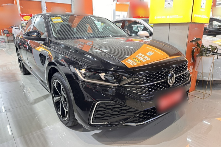 大众 帕萨特 2025款 出众款 330TSI 星空精英版车身外观6001