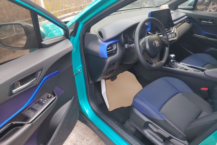 丰田C-HR 2018款 2.0L 领先版 国V中控内饰20