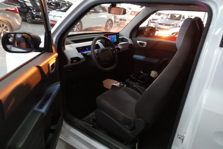 吉利银河 2023款 熊猫mini 200km 耐力熊中控内饰19