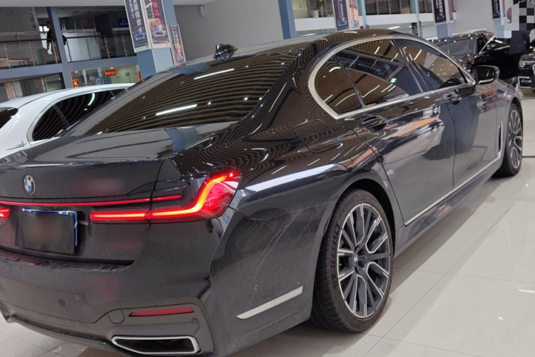 宝马7系 2019款 740Li 领先型 M运动套装车身外观7