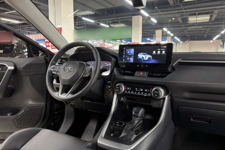 丰田 威兰达 2023款 双擎 2.5L E-CVT两驱豪华PLUS版中控内饰7001