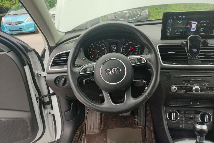 奥迪Q3 2018款 30周年年型 30 TFSI 时尚型局部细节13