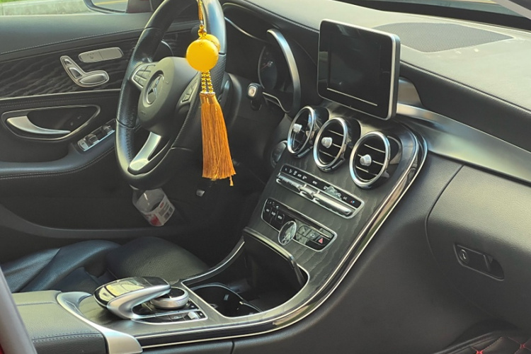 奔驰C级 2018款 C 200 L 运动版中控内饰7004