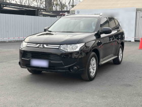 三菱 欧蓝德(进口) 2013款 2.0L 两驱运动导航版 5座