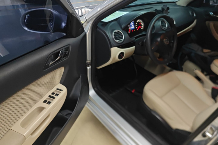 大众 朗逸 2013款 经典 1.6L 手动风尚版中控内饰7003