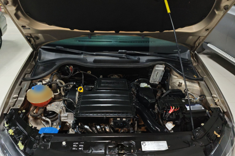 大众 2016款 1.6L Cross Polo 自动机舱底盘24