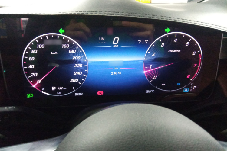 奔驰GLC 2023款 改款 GLC 260 L 4MATIC 豪华型 5座局部细节14