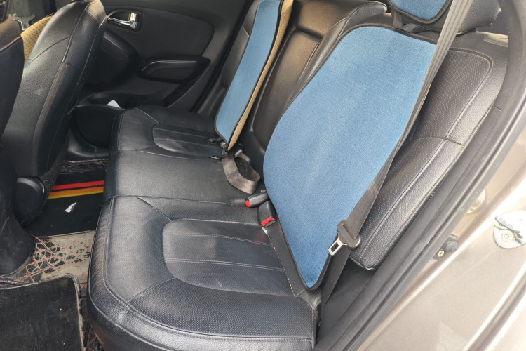 北京现代ix35 2015款 2.0L 自动两驱智能型 国V中控内饰21