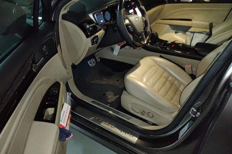 福特 蒙迪欧 2013款 2.0L GTDi240旗舰型中控内饰7003