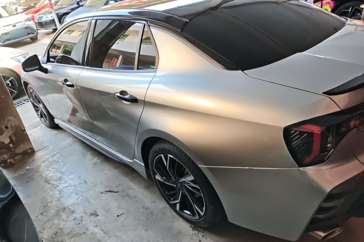 领克03 2025款 1.5TD DCT冠军版Pro车身外观4