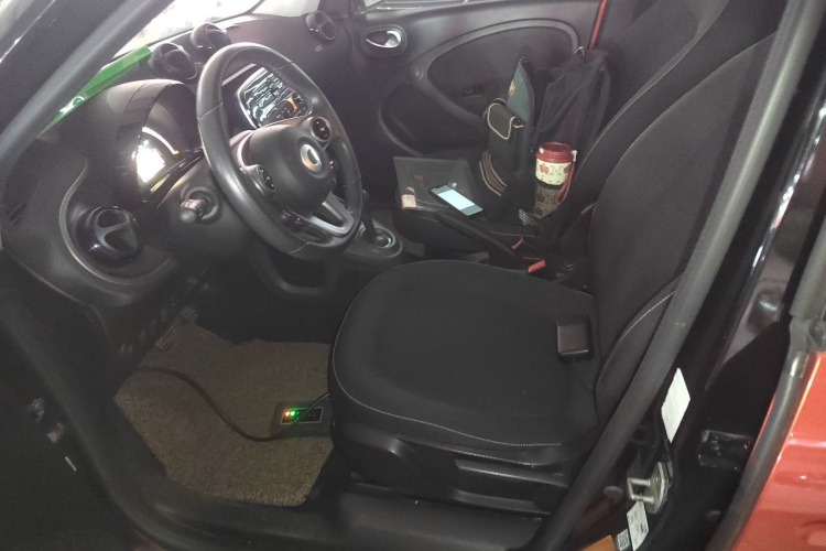 smart forfour 2018款 1.0L 52千瓦激情版中控内饰19