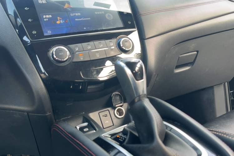 日产 逍客 2019款 2.0L CVT智享版中控内饰7008