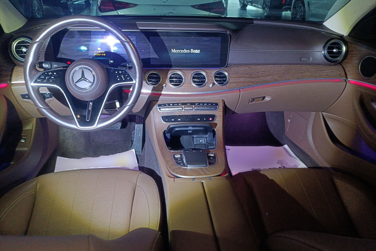 奔驰E级 2023款 改款 E 300 L 时尚型中控内饰7002