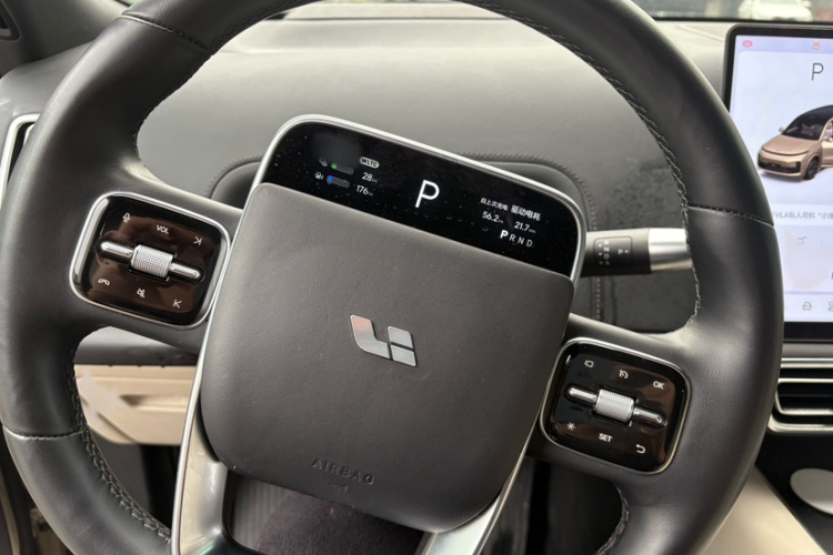 理想汽车 理想L9 2022款 Max中控内饰7005