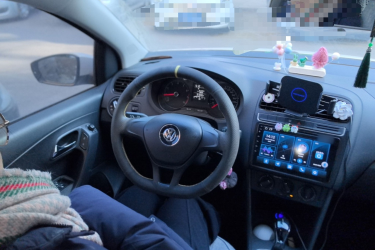 大众 Polo 2016款 1.4L 自动风尚型中控内饰13