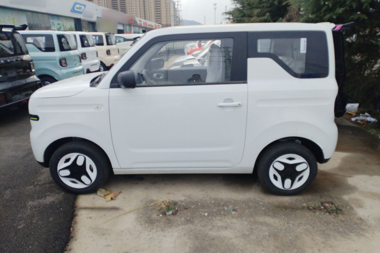 吉利银河 熊猫 2025款 210km 元气熊车身外观4