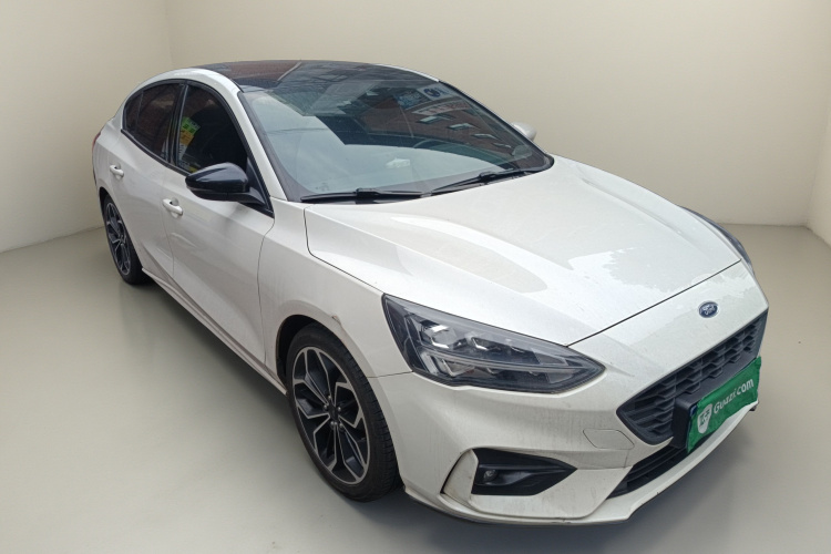 福特 福克斯 2020款 三厢 EcoBoost 180 自动ST Line车身外观3