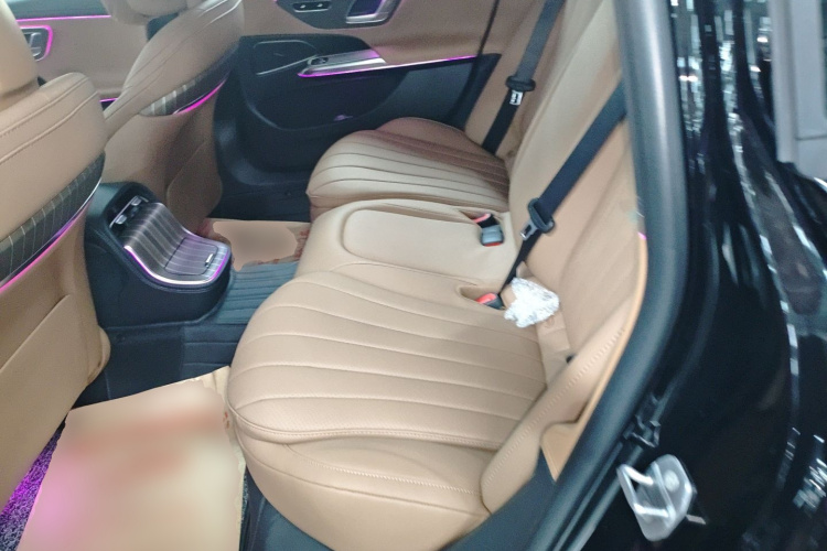 奔驰E级 2025款 改款 E 300 L 时尚型中控内饰7004