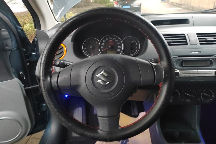 铃木 雨燕 2016款 1.5L 手动时尚型酷玩版局部细节13