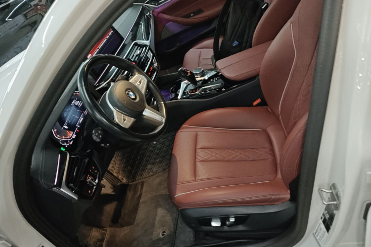 宝马5系 2022款 改款二 525Li M运动套装中控内饰19