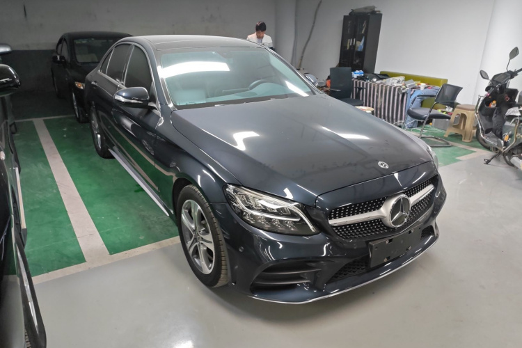 奔驰C级 2019款 C 260 L 运动版车身外观3