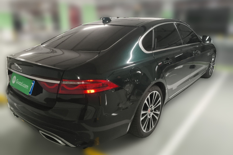 捷豹XFL 2022款 XFL 2.0T P250 两驱尊享豪华版车身外观7