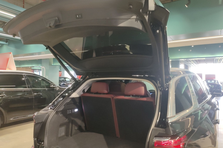 红旗E-HS9 2022款 660km 旗畅版 六座机舱底盘23