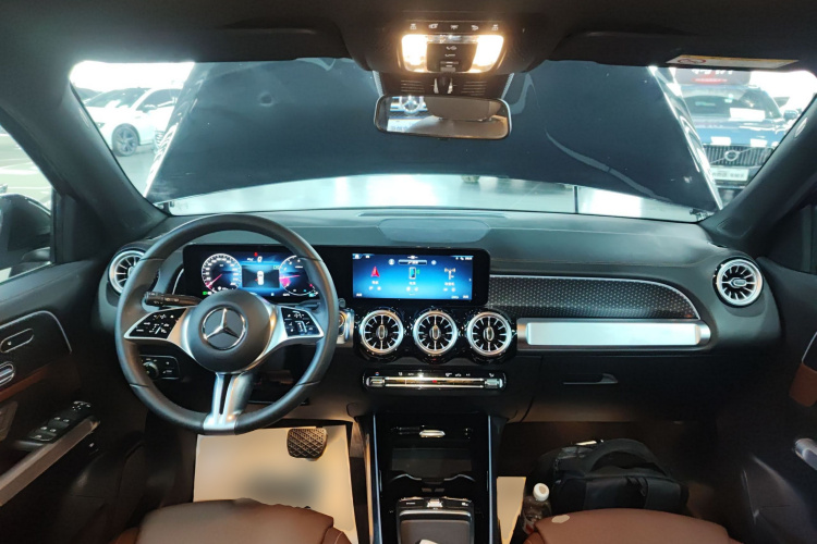 奔驰GLB 2024款 改款 GLB 220 时尚型中控内饰7002