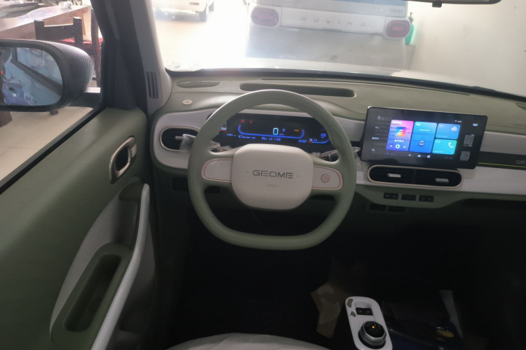 吉利银河 熊猫 2025款 210km 元气熊中控内饰13