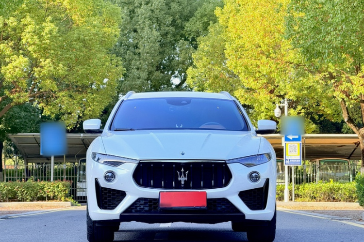 玛莎拉蒂 Levante 2022款 3.0T Modena车身外观6009