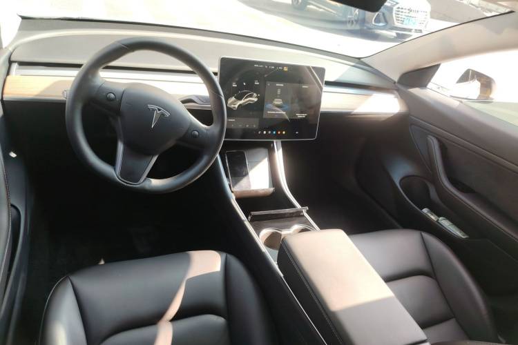 特斯拉 Model 3 2020款 改款 长续航后轮驱动版中控内饰12