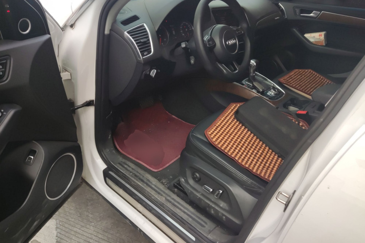 奥迪Q5 2013款 40 TFSI 舒适型中控内饰7003