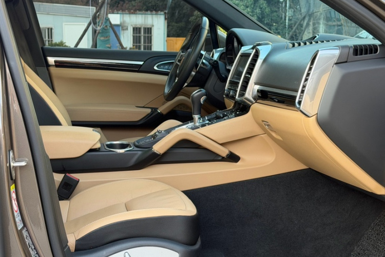保时捷 2015款 Cayenne 3.0T中控内饰7001
