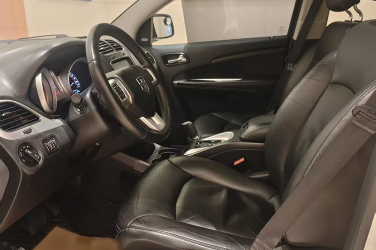 道奇 酷威 2014款 2.4L 两驱旅行版中控内饰7001