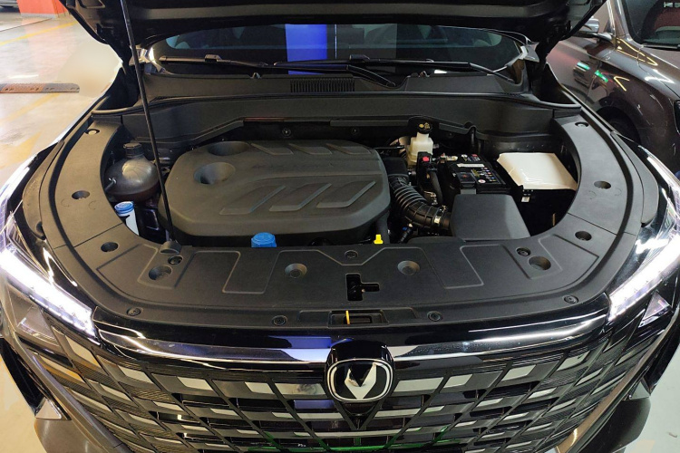 长安UNI-Z 2025款 1.5T 豪华型机舱底盘24