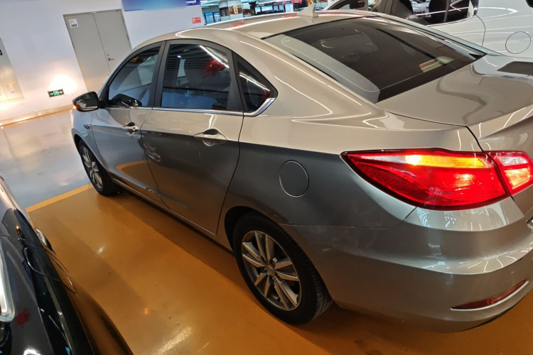 长安 逸动 2016款 1.6L 自动风尚型车身外观4