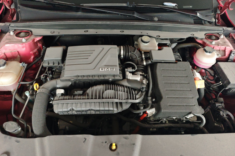 比亚迪 秦PLUS 2023款 冠军版 DM-i 55KM领先型机舱底盘24