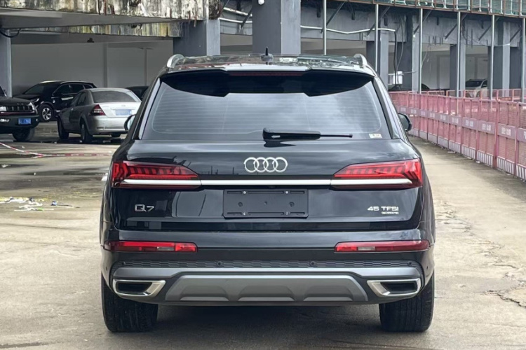 奥迪Q7 2022款 45 TFSI quattro S line运动型车身外观6004