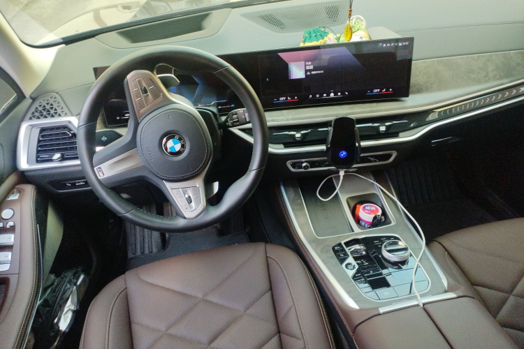 宝马X5 2023款 xDrive 30Li 尊享型M运动套装中控内饰12