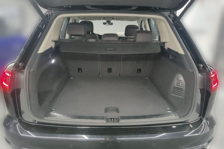 大众 途锐 2023款 3.0TSI 锐享版 曜黑运动套装中控内饰23