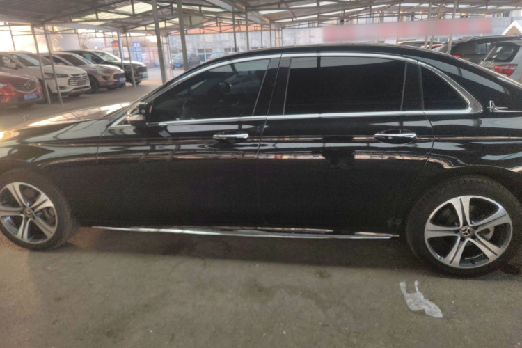 奔驰E级 2018款 改款 E 200 L 运动型车身外观4