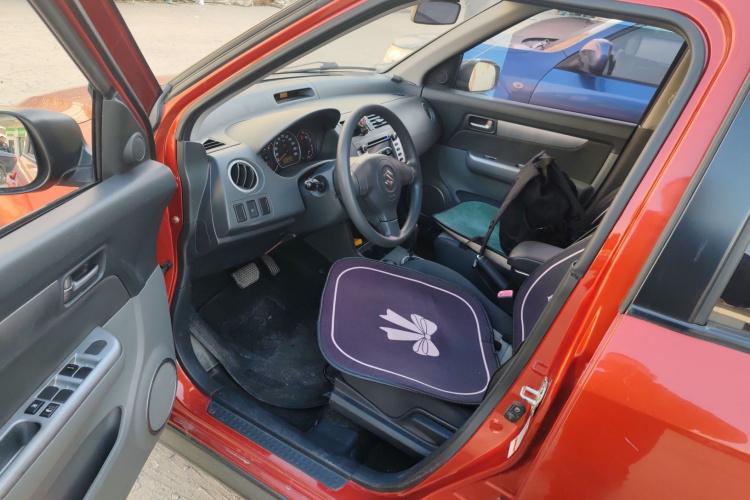 铃木 雨燕 2014款 1.5L 自动时尚型中控内饰19