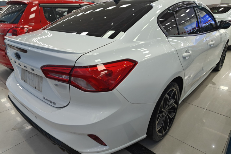 福特 福克斯 2020款 三厢 EcoBoost 180 自动ST Line车身外观6005