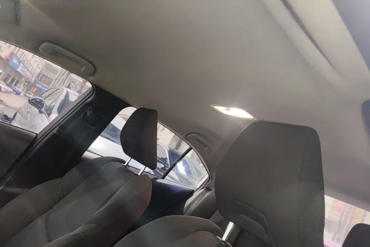 丰田 雷凌 2023款 TNGA 1.5L CVT进取版局部细节22