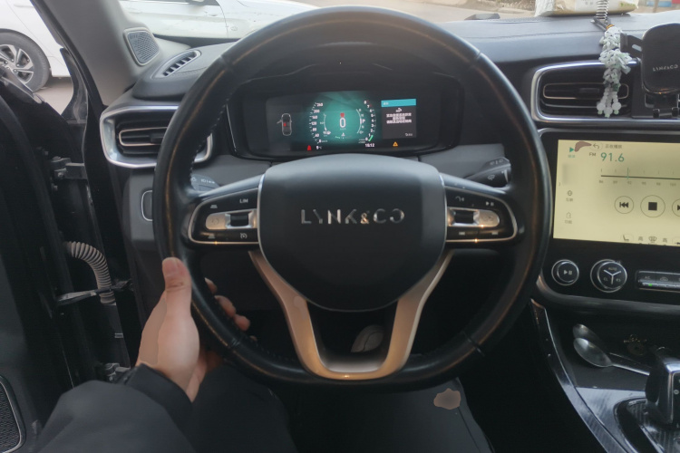 领克01 2017款 2.0T 两驱型Pro版中控内饰13