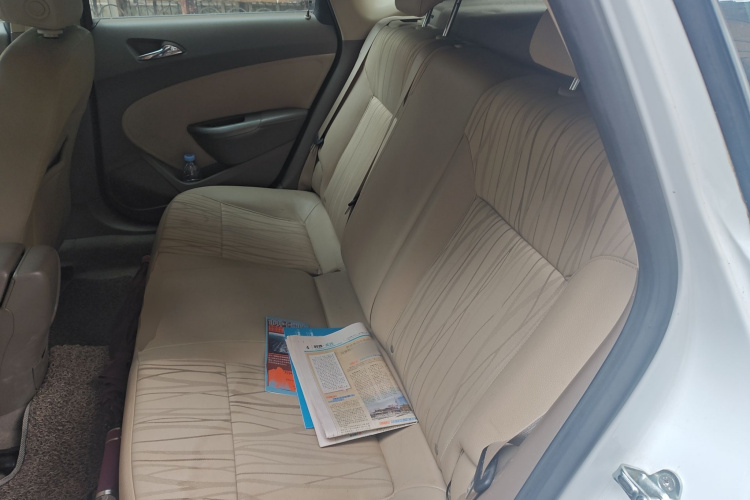 别克 英朗 2013款 GT 1.6L 自动舒适版中控内饰21