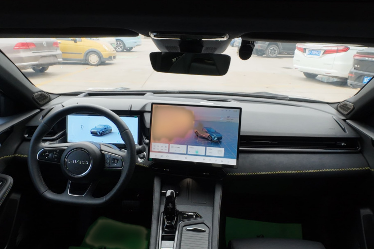 领克03 2025款 1.5TD DCT冠军版Pro中控内饰7001