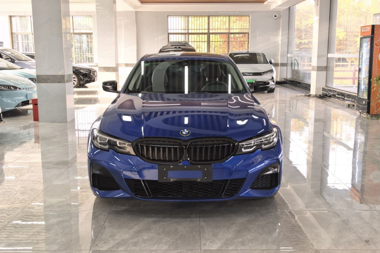 宝马3系 2022款 325i M运动曜夜套装车身外观6001