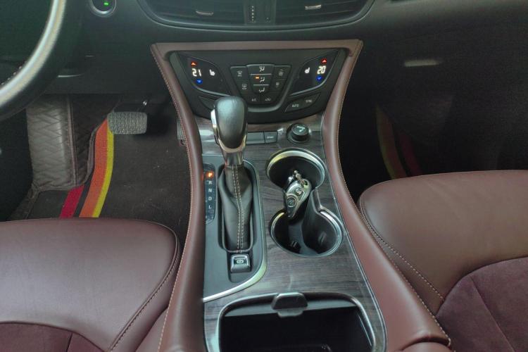 别克 昂科威 2017款 28T 四驱精英型中控内饰18