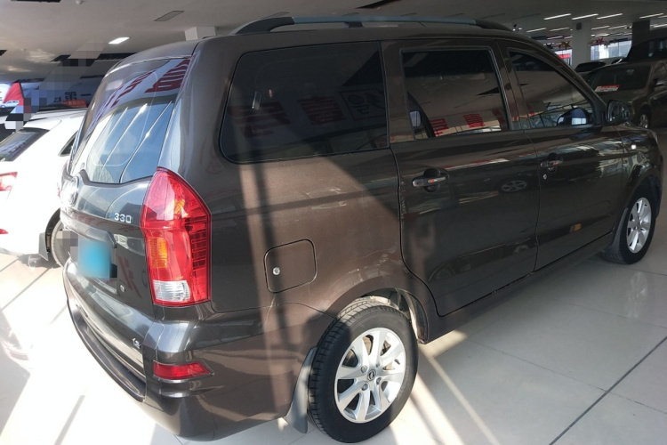 东风风光 风光330 2019款 1.5L手动实用型II 国VI车身外观7